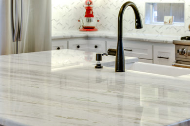 Kitchen - modern light wood floor kitchen idea in Dallas with an undermount sink, shaker cabinets, marble countertops, multicolored backsplash, marble backsplash, stainless steel appliances, an island and white countertops
