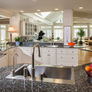 Traditional kitchen ideas - Inspiration for a timeless kitchen remodel in Milwaukee