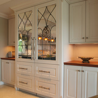 Kitchen - traditional kitchen idea in Minneapolis