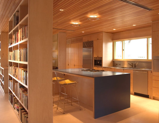 Modern Kitchen by Tom Hurt Architecture
