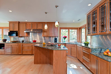 Kitchen - traditional kitchen idea in DC Metro