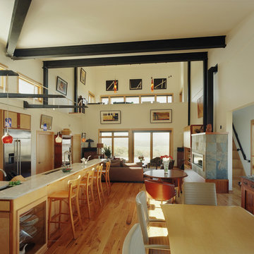 Round Mountain House