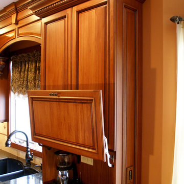 Royal Cabinet Company: Traditional Kitchen in Environmental Friendly Lyptus Wood