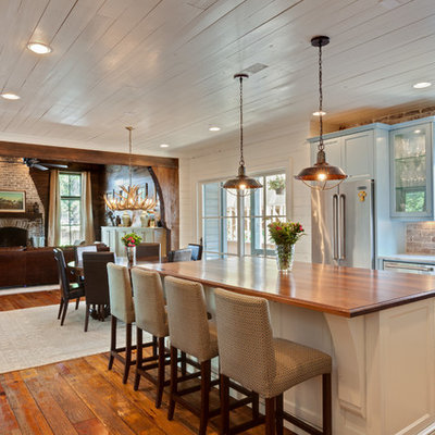 Example of a farmhouse kitchen design in Atlanta