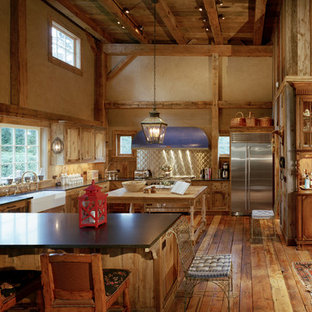 75+ Landhausstil Küchen mit Küchenrückwand in Metallic Ideen & Bilder