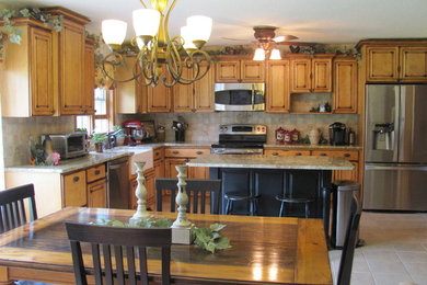 Kitchen - rustic kitchen idea in Bridgeport