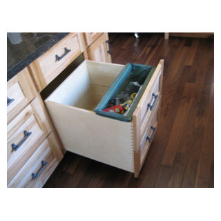 Rustic Hard Maple Kitchen - Traditional - Kitchen - Toronto - by ...