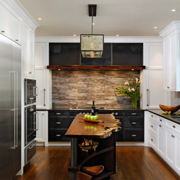 Rustic Modern Kitchen in Steel and Wood