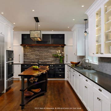 Rustic Modern Kitchen in Steel and Wood