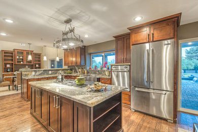 Inspiration for a traditional kitchen in Phoenix.