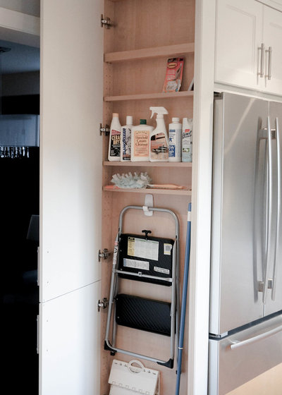 Transitional Kitchen by Oakville Kitchen and Bath Centre