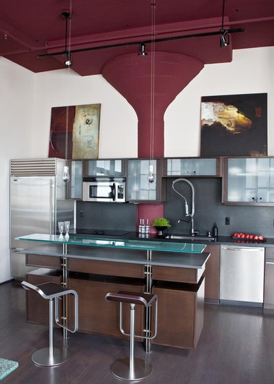 Modern Kitchen by Applegate Tran Interiors