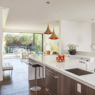 Example of a large trendy u-shaped dark wood floor and brown floor open concept kitchen design in San Francisco with an undermount sink, flat-panel cabinets, stainless steel appliances, an island, white cabinets, quartz countertops, white backsplash and stone slab backsplash