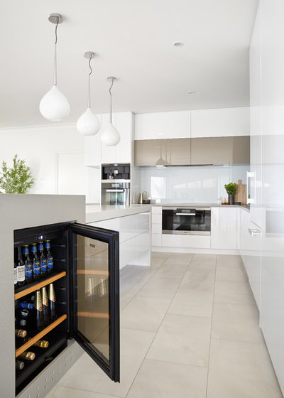 Contemporary Kitchen by smarterBATHROOMS+