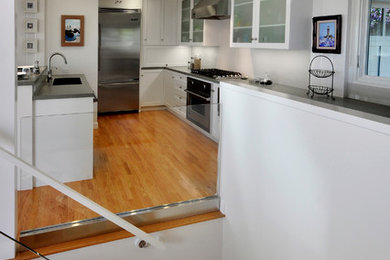 Kitchen - modern kitchen idea in Santa Barbara
