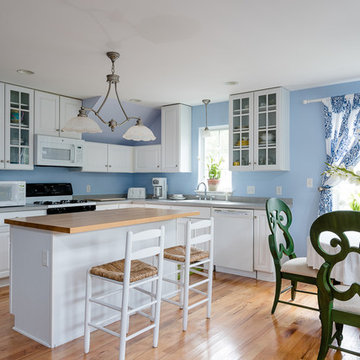 Saratoga Springs Kitchen & Living Room