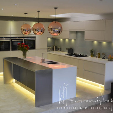 Satin Platinum & Anthracite Kitchen