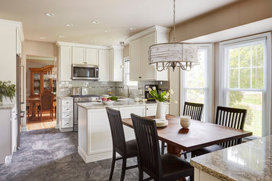 Example of a transitional kitchen design in Chicago