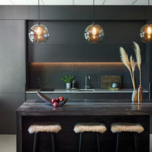 Contemporary Kitchen by Sue Campbell Interior Design