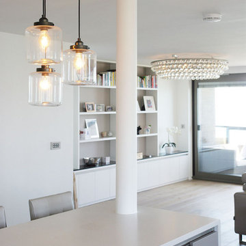 Seafront Apartment in Hove_Kitchen & Dining area