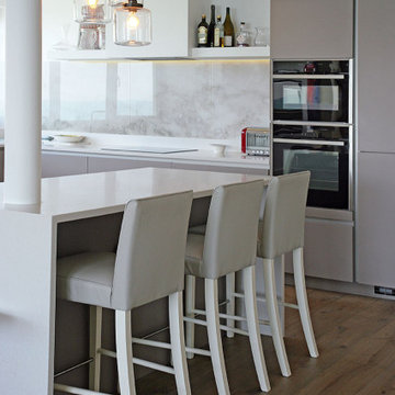 Seafront Apartment in Hove_Kitchen