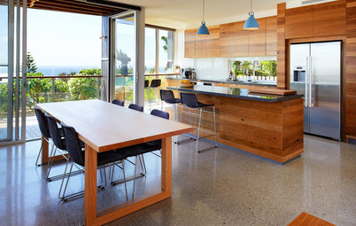 Houzz Tour: Eco Beach House With Spectacular Views of the Pacific