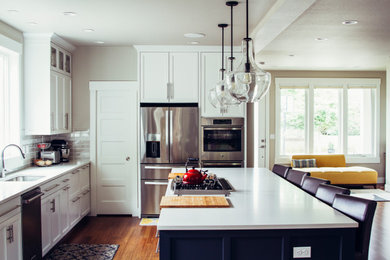 Example of a kitchen design in Portland