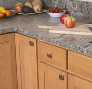 https://st.hzcdn.com/fimgs/pictures/kitchens/shaker-cabinets-with-granite-countertops-founder-s-choice-cabinets-countertops-img~6f217a18030519c7_5458-1-406ce18-w182-h175-b0-p0.jpg