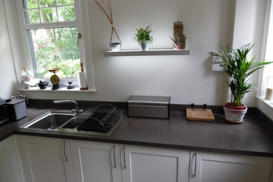 This is an example of a classic kitchen in Glasgow.