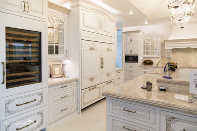 Example of an ornate kitchen design in Austin