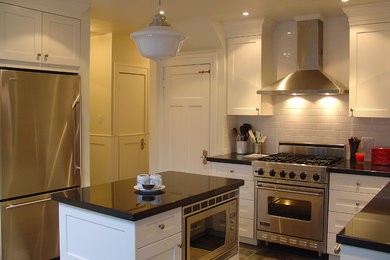 Inspiration for a traditional kitchen in Vancouver.