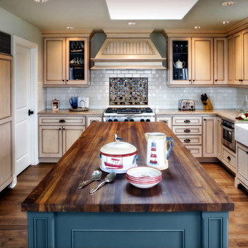 She loves Blue and the Beach - Kitchen