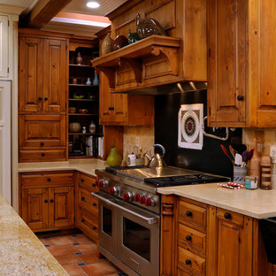 75+ Küchen mit Küchenrückwand in Beige und rotem Boden Ideen & Bilder