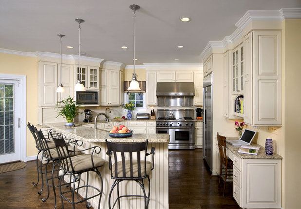 Traditional Kitchen by Kleppinger Design Group, Inc.
