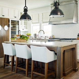 Coastal kitchen ideas - Example of a beach style kitchen design in Atlanta
