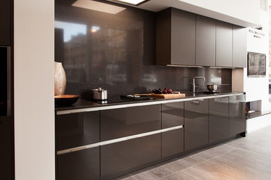 Design ideas for a contemporary kitchen in Glasgow.