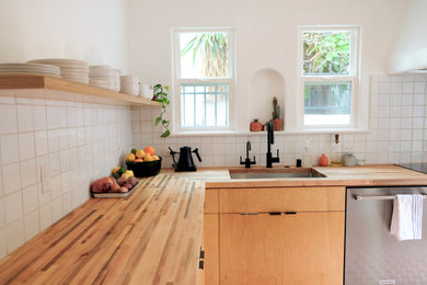 Inspiration for a mid-sized 1950s kitchen remodel in Los Angeles