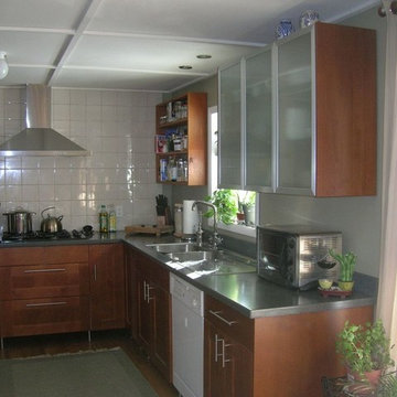 Simple modern kitchen with white backsplash