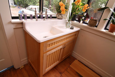 Sink cabinet