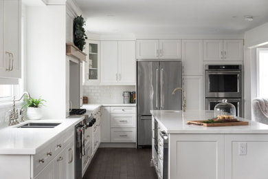 Inspiration for a modern kitchen remodel in Toronto