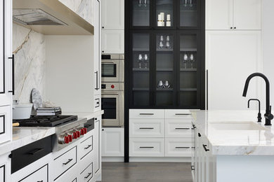 Design ideas for a classic kitchen in Toronto.
