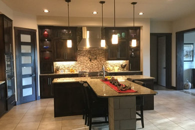 Kitchen - modern kitchen idea in Austin