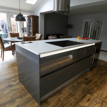 Sleek and Contemporary Open-plan Grey Kitchen