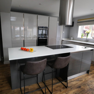 Sleek and Contemporary Open-plan Grey Kitchen