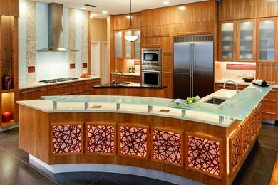 Ejemplo de cocinas en L contemporánea con fregadero bajoencimera, armarios con paneles lisos, puertas de armario de madera oscura y dos o más islas