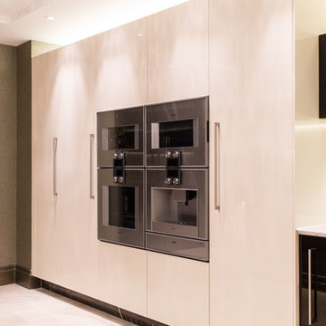 Sloane Square, London - Large Lacquer Veneer Kitchen with Island