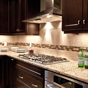 Small and Cozy Classic Kitchen