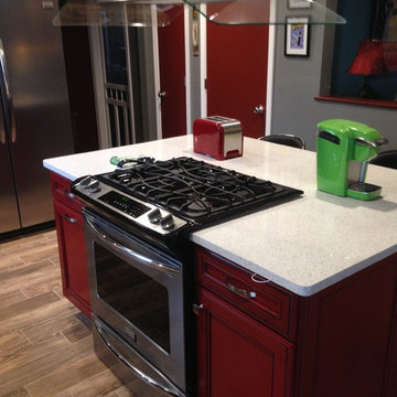 Small island in accent color - kitchen
