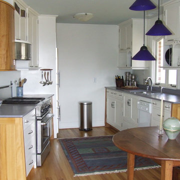 SMALL KITCHEN TO ENLARGE