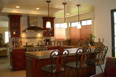 Example of a small transitional u-shaped kitchen design in Los Angeles